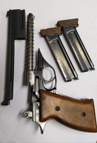 Un compañero del club vende su ASTRA TS-22. La pistola está en buen estado y tiene dos cargadores. Pide 01