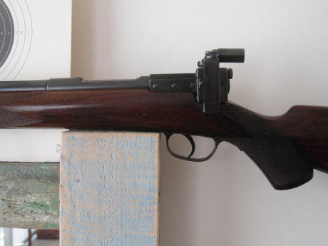 Amantes de lo vintage...  les ofrezco esta Birmingham Small Arms modelo " Sportsman "  calibre 01