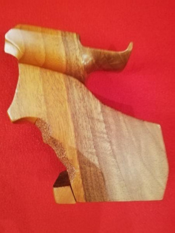 Hola a todos.
Vendo una cacha pardini, HP/SP en talla M.
140€ mas portes. Se encuentra en Zaragoza. 
También 02