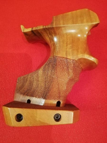 Hola a todos.
Vendo una cacha pardini, HP/SP en talla M.
140€ mas portes. Se encuentra en Zaragoza. 
También 01