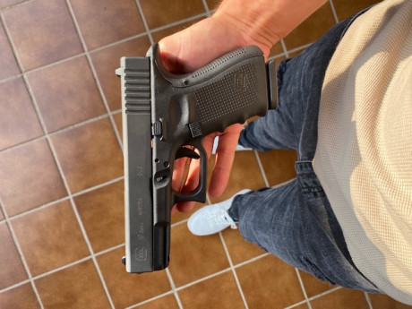 Buenas, vendo una glock 19 gen4 adquirida en junio del 2020, soy su unico dueño. Esta completamente nueva, 02