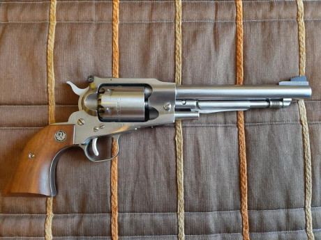 Vendo Ruger Old Army en perfecto estado por 600€ más portes fuera de Madrid. No me interesan cambios.Se 02
