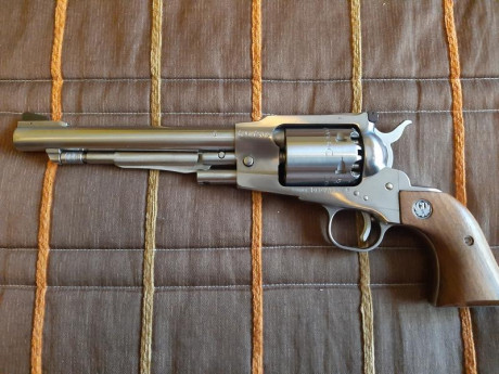 Vendo Ruger Old Army en perfecto estado por 600€ más portes fuera de Madrid. No me interesan cambios.Se 01
