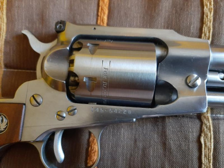 Vendo Ruger Old Army en perfecto estado por 600€ más portes fuera de Madrid. No me interesan cambios.Se 10