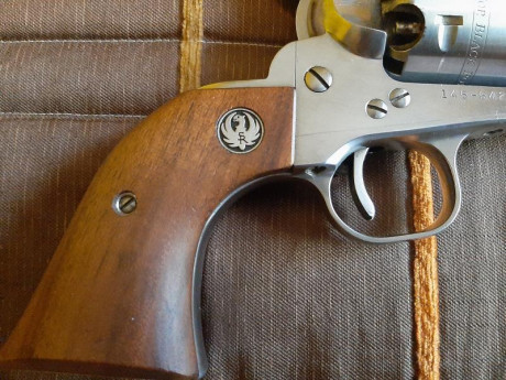 Vendo Ruger Old Army en perfecto estado por 600€ más portes fuera de Madrid. No me interesan cambios.Se 20