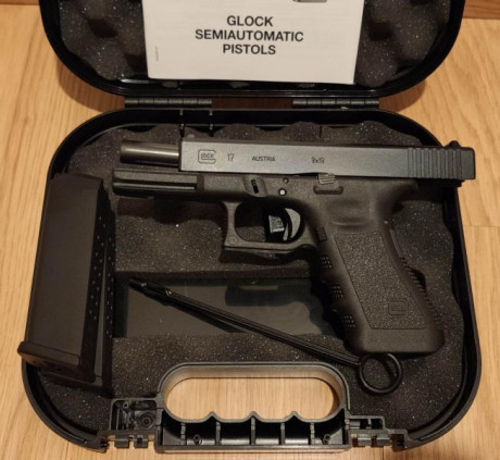 En venta Glock 17 Gen3 del calibre 9mm Parabellum guiada con licencia F. El arma se entrega con la caja 02