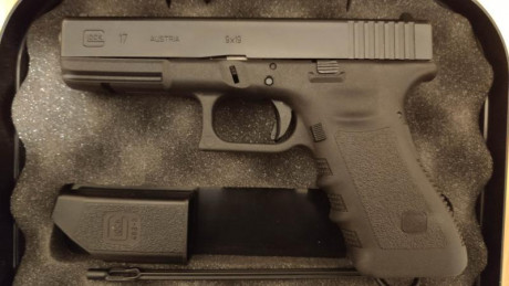 En venta Glock 17 Gen3 del calibre 9mm Parabellum guiada con licencia F. El arma se entrega con la caja 01