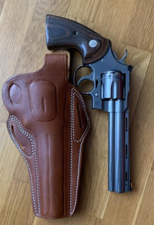 Vendo fundas nuevas ,para revólveres de4 y 6”.  Colt ó  S&W.   80€ puestas en casa del comprador. 00
