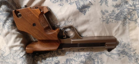 Cacha Rink talla s , es con un pequeño ángulo para tiradores diestros con el ojo Izquierdo Director. Nueva, 02