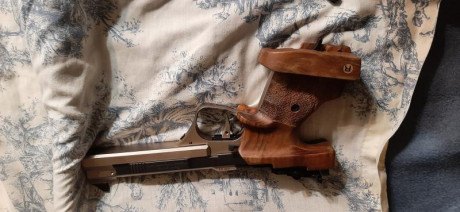 Cacha Rink talla s , es con un pequeño ángulo para tiradores diestros con el ojo Izquierdo Director. Nueva, 01