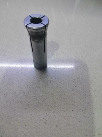 Vendo 1 desmontador de balas del calibre .30 ( 7,65 ) marca RCBS. 
No se incluye el die donde vá roscado 02