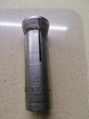 Vendo 1 desmontador de balas del calibre .30 ( 7,65 ) marca RCBS. 
No se incluye el die donde vá roscado 01