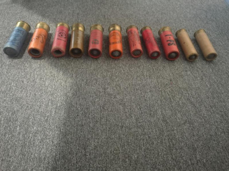 Un compañero me ha mandado que le ponga a vender unos cartuchos antiguos que guardaba en casa.

Están 02