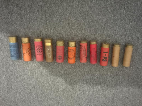 Un compañero me ha mandado que le ponga a vender unos cartuchos antiguos que guardaba en casa.

Están 01