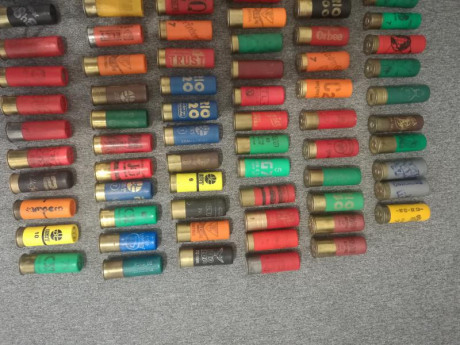 Un compañero me ha mandado que le ponga a vender unos cartuchos antiguos que guardaba en casa.

Están 11