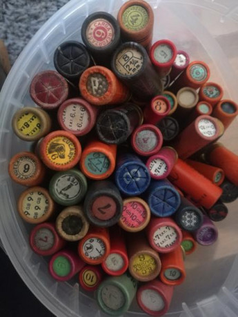 Un compañero me ha mandado que le ponga a vender unos cartuchos antiguos que guardaba en casa.

Están 22