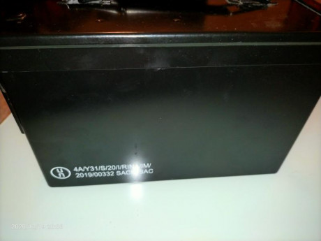 Hola, por si a alguno le interesa, un amigo tiene varias cajas metálicas estancas para guardar munición; 12