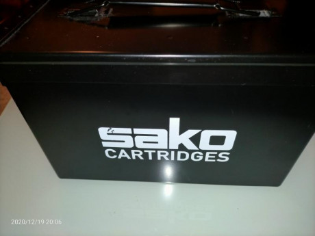 Hola, por si a alguno le interesa, un amigo tiene varias cajas metálicas estancas para guardar munición; 11