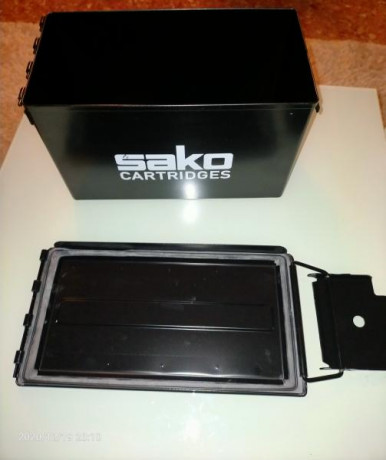 Hola, por si a alguno le interesa, un amigo tiene varias cajas metálicas estancas para guardar munición; 21