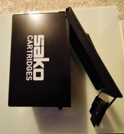 Hola, por si a alguno le interesa, un amigo tiene varias cajas metálicas estancas para guardar munición; 20