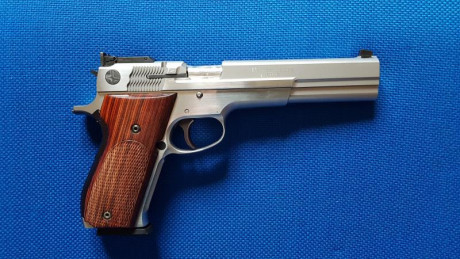 Vendo Pistola Smith Wesson 952-2, 6" Inox. calibre 9mm en perfecto estado. El arma lleva todo lo 00