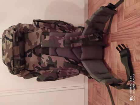 Buenas a todos pongo a la venta esta mochila que en su dia me comentaron que usaba el ejercito.No ha tenido 00