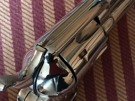 Saludos buena gente del foro, vendo uno de mis revólveres, Colt calibre 45 LC. Nikel.
El revólver está 02