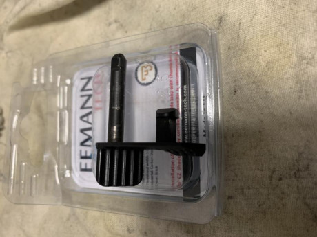 Hola, vendo por no usar una retenida apoyadedo  de Eemantech para Cz Shadow2, Tactical Sport y Cz 75D

https://www.ipscstore.com/es/cz-shadow-2/8848-eemann-tech-slide-stop-with-thumb-rest-for-cz-shadow-2-black.html?search_query=Retenida+Shadow2+&results=85
Precio 00