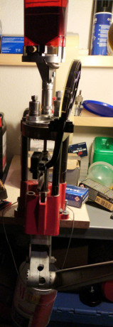 Vendo Prensa Lee Turret 4 holes con:

Prensa
DIEs 9mm PB. (Convendría cambiar la aguja desempistonadora 02