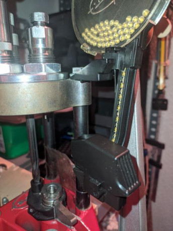 Vendo Prensa Lee Turret 4 holes con:

Prensa
DIEs 9mm PB. (Convendría cambiar la aguja desempistonadora 00