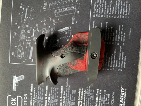 Vendida. cacha anatómica Zurda para Hammerli X Esse . Completamente nueva , Talla L . Precio  puesta en 00