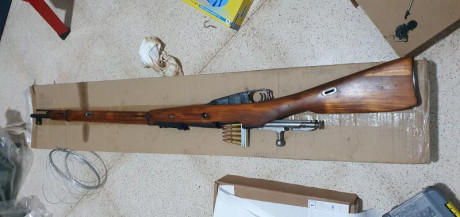 El Mosin-Nagant ..
es un rifle militar accionado por cerrojo, con cargador de cinco proyectiles, que 21