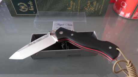 Vendo navaja Miguel Nieto, nueva a estrenar me ha sido regalada pero no le voy a dar uso el modelo es 02