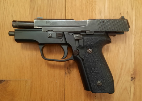 Vendo una SIG SAUER P228 de 9mm PB, en muy buen estado, todo funcionando como un reloj. Solo tiene pérdida 02