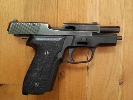 Vendo una SIG SAUER P228 de 9mm PB, en muy buen estado, todo funcionando como un reloj. Solo tiene pérdida 01