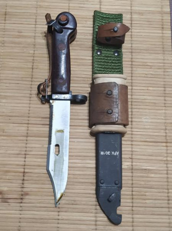 Bayoneta rumana AKM tipo I introducida apartir de 1959, función cortalambres, sierra en la parte superior 00