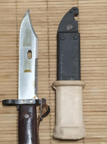 Bayoneta rumana AKM tipo I introducida apartir de 1959, función cortalambres, sierra en la parte superior 10