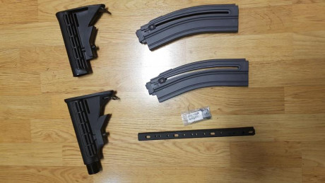 Seguimos vaciando cajones.

1. Culata telescópica para AR15/M16 marca Sabre, mil-spec, con tubo. 50€

2. 10