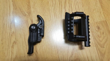 Seguimos vaciando cajones.

1. Culata telescópica para AR15/M16 marca Sabre, mil-spec, con tubo. 50€

2. 20