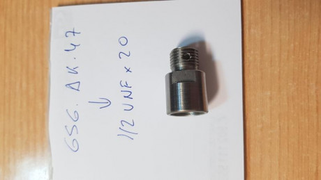 Seguimos vaciando cajones.

1. Culata telescópica para AR15/M16 marca Sabre, mil-spec, con tubo. 50€

2. 40