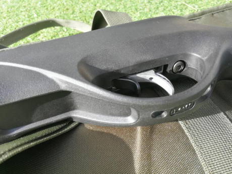 Buenos días , me permito hacer una breve reseña de esta GAMO. 
Carabina de calibre 5.5 muy ligera ,2,7 11