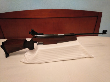 Buenas noches,
Feinwerkbau 300s JR , la carabina se encuentra en buen estado general con  claros signos 00