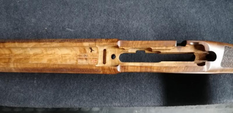 Hola compañeros,
Pues eso, tengo una culata original del modelo de rifle CZ 527 Varmint MTR sin estrenar. 00