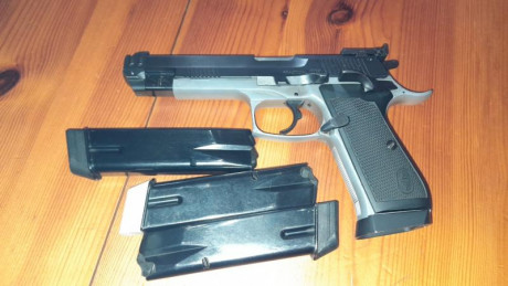 Pistola de ipsc o precisión en perfecto estado 
9mm parabellun 
3 cargadores 
Maletín 
250 €
Para ver 00