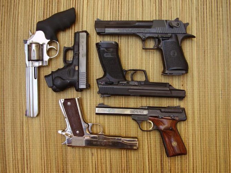 Buenos días, cambio carabina GSG AK-47,22lr personalizado, con tres cargadores+ montura para acoplar accesorios, 30