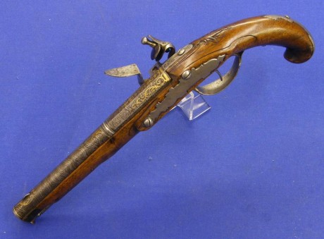 Voy a colocar unas fotos de un arma larga alemana de llave de mecha del siglo XVI. 81