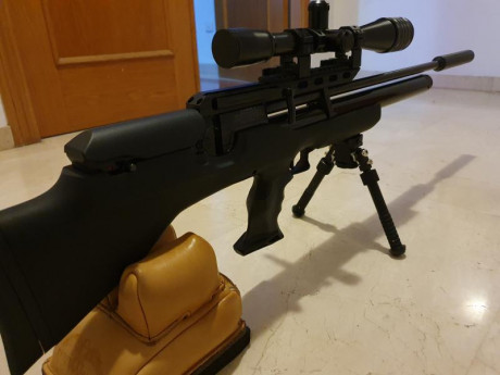 Vendo carabina PCP 4,5 Weihrauch  WH100, está como nueva, casi sin uso. Lleva silenciador y segundo cilindro 02