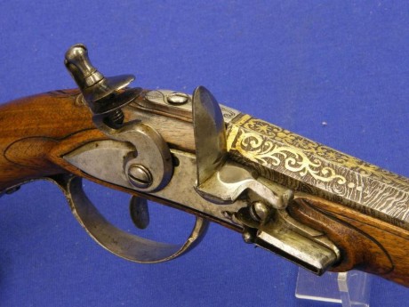 Voy a colocar unas fotos de un arma larga alemana de llave de mecha del siglo XVI. 100