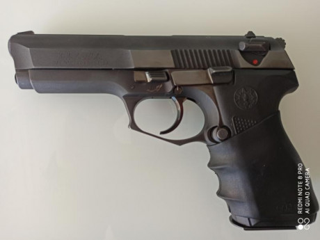 Pistola en perfecto Estado. Se entrega con funda de piel, dos cargadores, grip para mejor agarre.
Precio 00