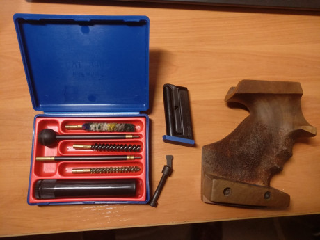 Vendo el siguiente lote para WALTHER GSP:
Empuñadura Morini talla "M" q incluye el tornillo 01